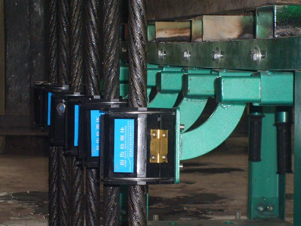 Sistema de monitoreo automático en línea de banda tranportadora con nucléo de cables de acero