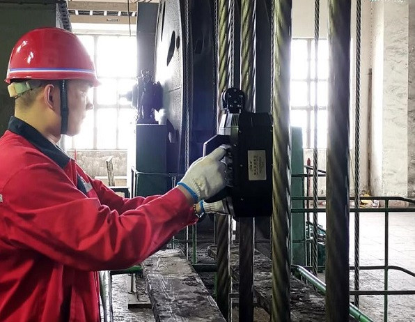 Sistema de monitoreo automático en línea de banda tranportadora con nucléo de cables de acero