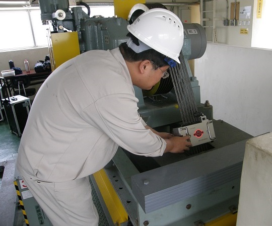 Sistema de monitoreo automático en línea de banda tranportadora con nucléo de cables de acero